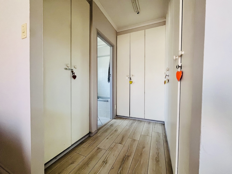 4 Bedroom Property for Sale in Sandbaai Western Cape